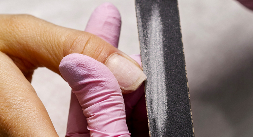 ¿Por qué retirar bien el esmalte semipermanente? 5 pasos para proteger tus uñas