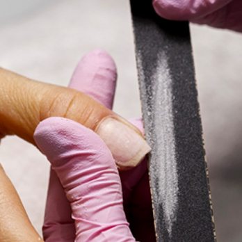 ¿Por qué retirar bien el esmalte semipermanente? 5 pasos para proteger tus uñas